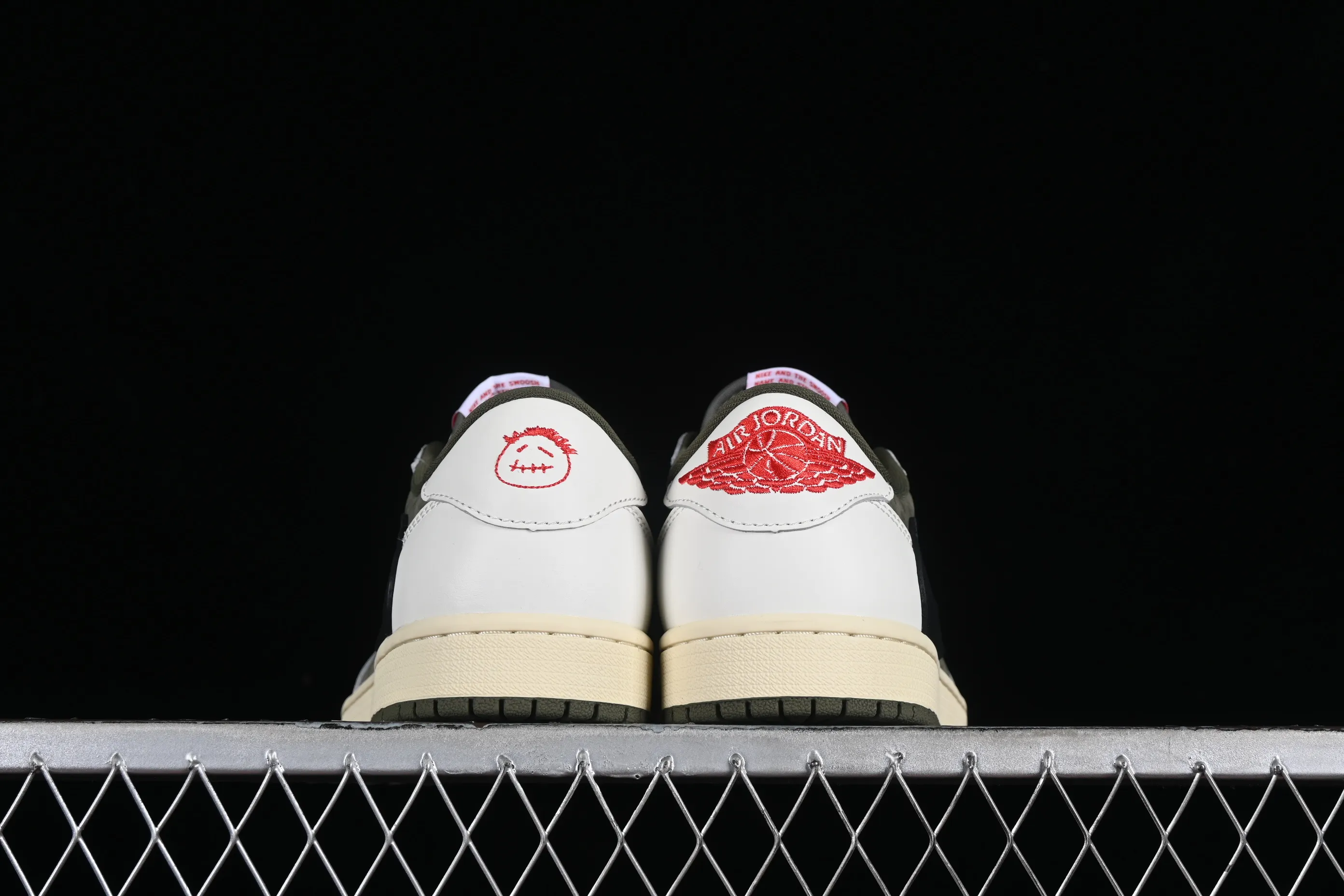 All categories Air Jordan Jordan series basketball shoes Air Jordan 1 Low foreign trade version Travis Scott x Air Jordan 1 Low OG AJ1 Joe 1 undercut low DM7866-200